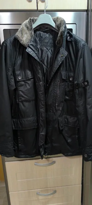 Chaquetón de hombre Emilio Tucci, talla 52.