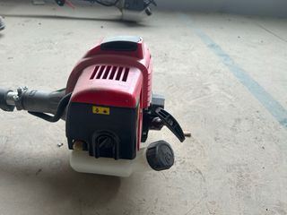 Desbrozadora multifunción con accesorios