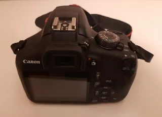 Cámara Canon EOS 2000D Negra