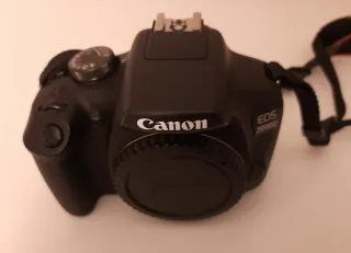 Cámara Canon EOS 2000D Negra