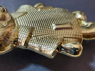 Broche Oso Dorado con Gabardina