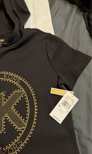 Sudadera Michael Kors Negra con Logo MK Dorado