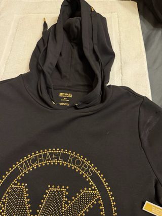 Sudadera Michael Kors Negra con Logo MK Dorado
