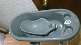 Bañera bebé gris con soporte