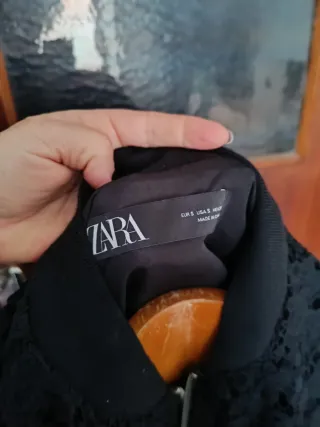 Casaco bomber preto em renda