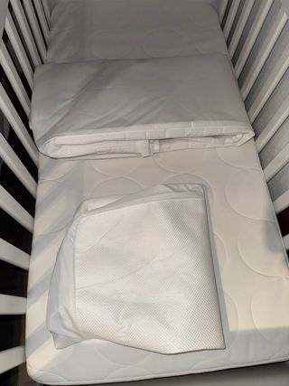 Cuna + colchón + chichonera + protector colchón