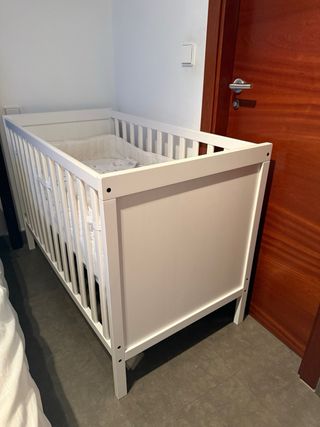 Cuna + colchón + chichonera + protector colchón