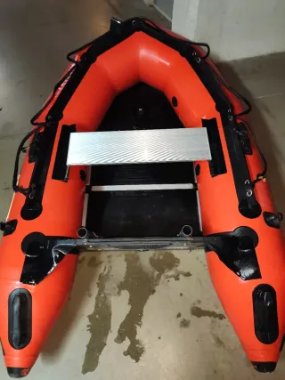 Zodiac con motor y sonda