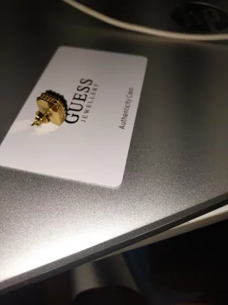 Pendiente Guess Dorado