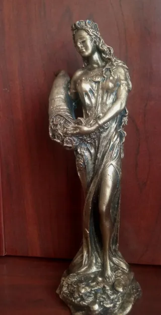Preciosa figura vintage, la Diosa de la Abundancia