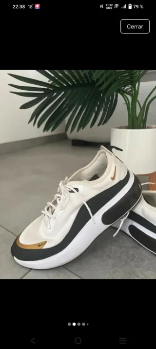 Zapatillas Nike Blancas y Doradas