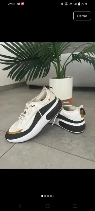 Zapatillas Nike Blancas y Doradas