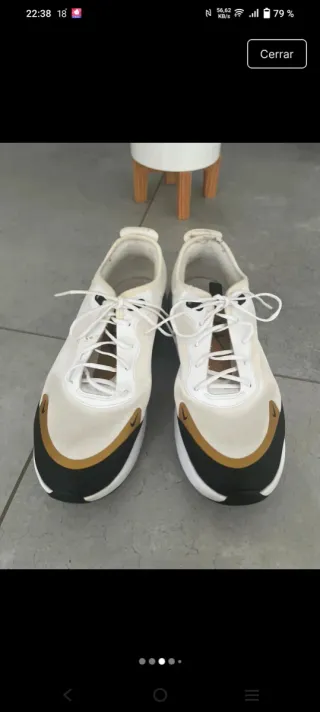 Zapatillas Nike Blancas y Doradas