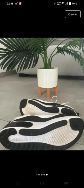 Zapatillas Nike Blancas y Doradas