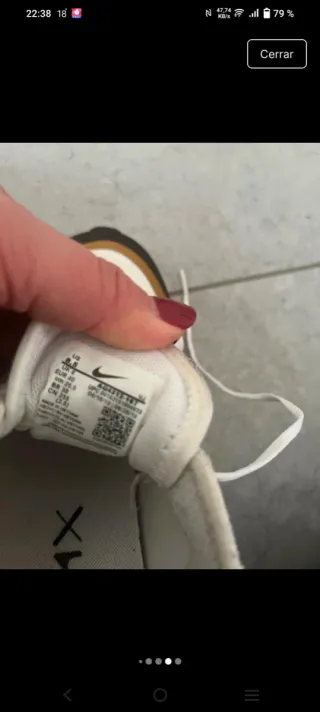 Zapatillas Nike Blancas y Doradas