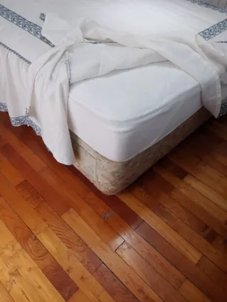 Dormitorio puente de madera;  cama 135 cm + canapé