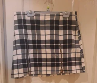 Falda de cuadros blanco y negro