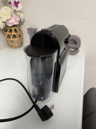 Cafetera Nespresso Negra