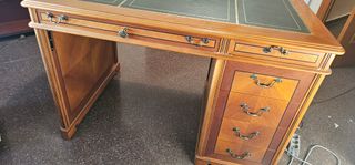 Escritorio antiguo madera y piel