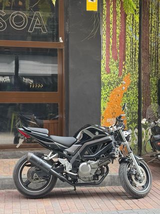 Suzuki SV 650 Naked Negra