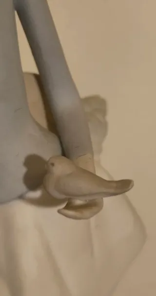 SCULTURA IN PORCELLANA 'RAGAZZA CON UCCELLO' DI NAO/LLADRO. VINTAGE