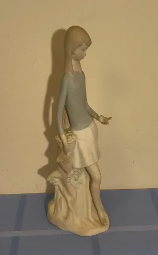 SCULTURA IN PORCELLANA 'RAGAZZA CON UCCELLO' DI NAO/LLADRO. VINTAGE