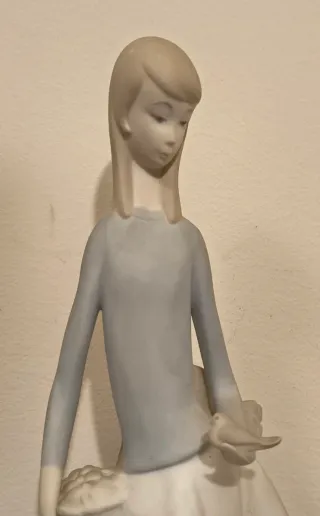 SCULTURA IN PORCELLANA 'RAGAZZA CON UCCELLO' DI NAO/LLADRO. VINTAGE
