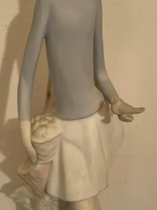 SCULTURA IN PORCELLANA 'RAGAZZA CON UCCELLO' DI NAO/LLADRO. VINTAGE
