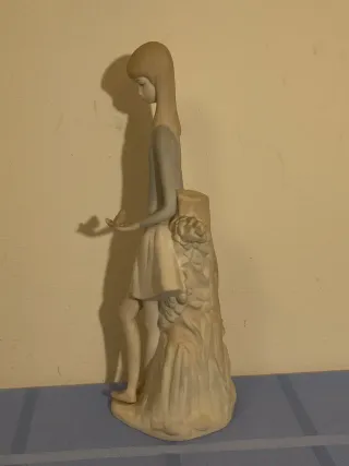 SCULTURA IN PORCELLANA 'RAGAZZA CON UCCELLO' DI NAO/LLADRO. VINTAGE