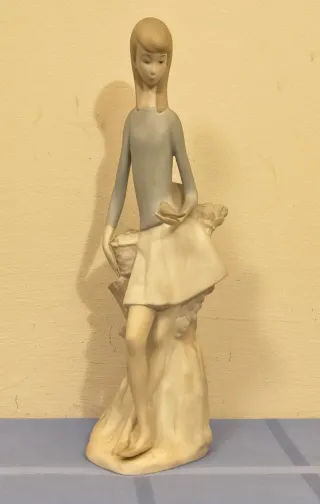 SCULTURA IN PORCELLANA 'RAGAZZA CON UCCELLO' DI NAO/LLADRO. VINTAGE