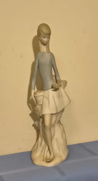 SCULTURA IN PORCELLANA 'RAGAZZA CON UCCELLO' DI NAO/LLADRO. VINTAGE
