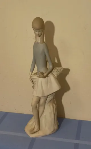 SCULTURA IN PORCELLANA 'RAGAZZA CON UCCELLO' DI NAO/LLADRO. VINTAGE