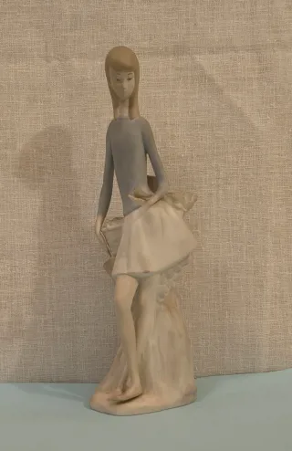 SCULTURA IN PORCELLANA 'RAGAZZA CON UCCELLO' DI NAO/LLADRO. VINTAGE