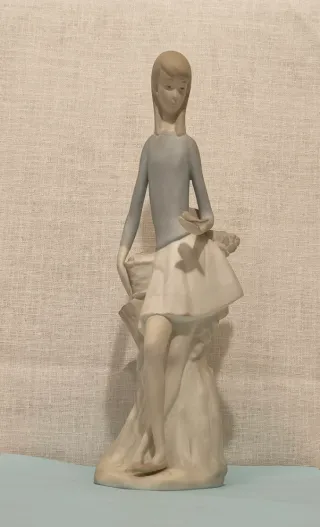 SCULTURA IN PORCELLANA 'RAGAZZA CON UCCELLO' DI NAO/LLADRO. VINTAGE