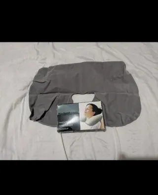 Almohada inflable hipoalergénica gris