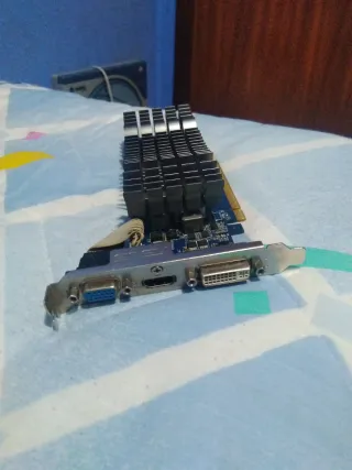 Tarjeta Gráfica ASUS Nvidia 2GB HDMI PCI-E