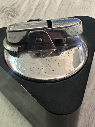 Mechero Ronson Vintage Triangular Negro