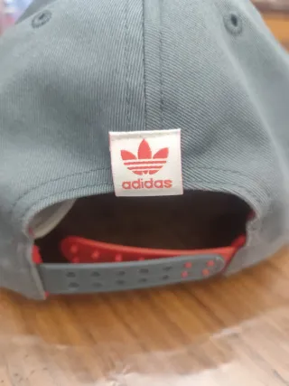 Gorra Adidas Gris y Blanca
