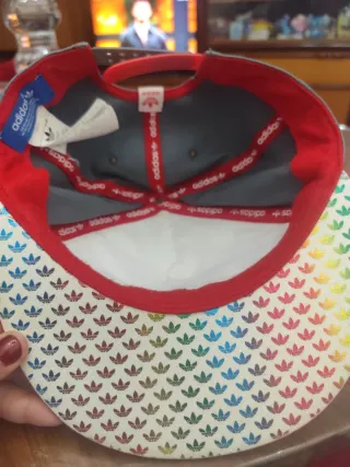 Gorra Adidas Gris y Blanca