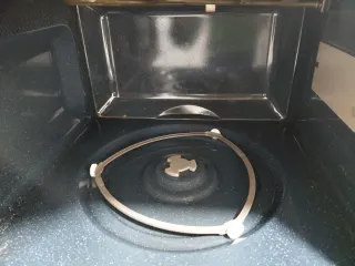 Microondas Samsung Grill 23L en garantía