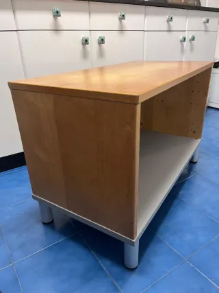 Mesita de madera, baja, salón patas regulables.