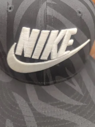 Gorra Nike Negra y Gris