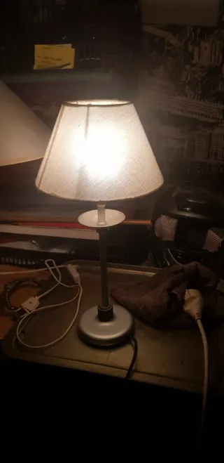 Lámpara de mesa tela y metal