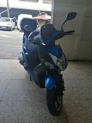 Moto Scooter Azul kimko 125c.c
