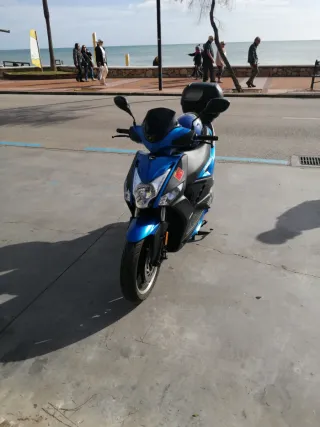 Moto Scooter Azul kimko 125c.c