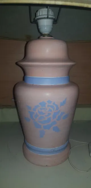 Lámpara de cerámica rosa y azul