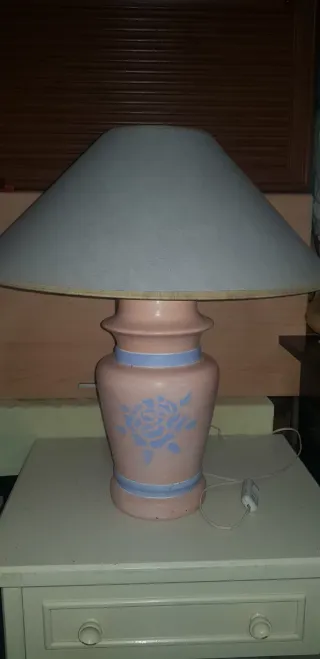 Lámpara de cerámica rosa y azul