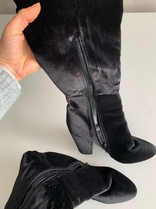 Botas pretas de cano alto