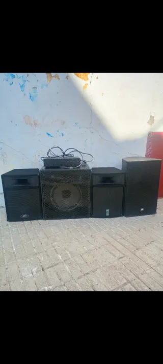Equipo de sonido: 3 altavoces + Subwoofer