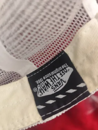 Gorra Vans Marrón y Roja